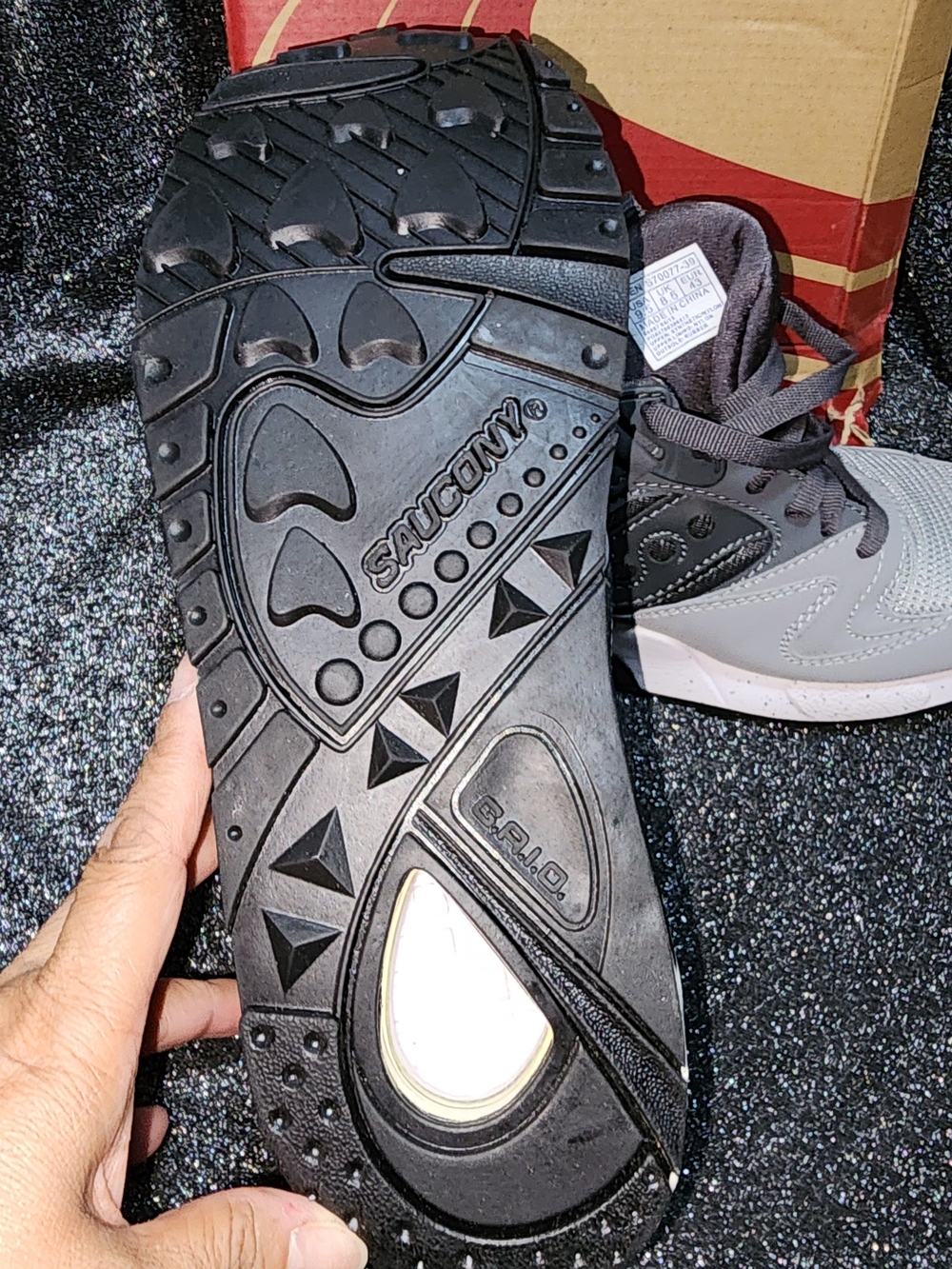 Saucony Mens Gray and Black Athletic Sneakers - Picture 4 of 6